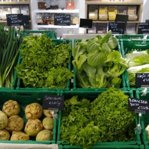 Frisches Blatt- und Lauchgemüse ohne Verpackung